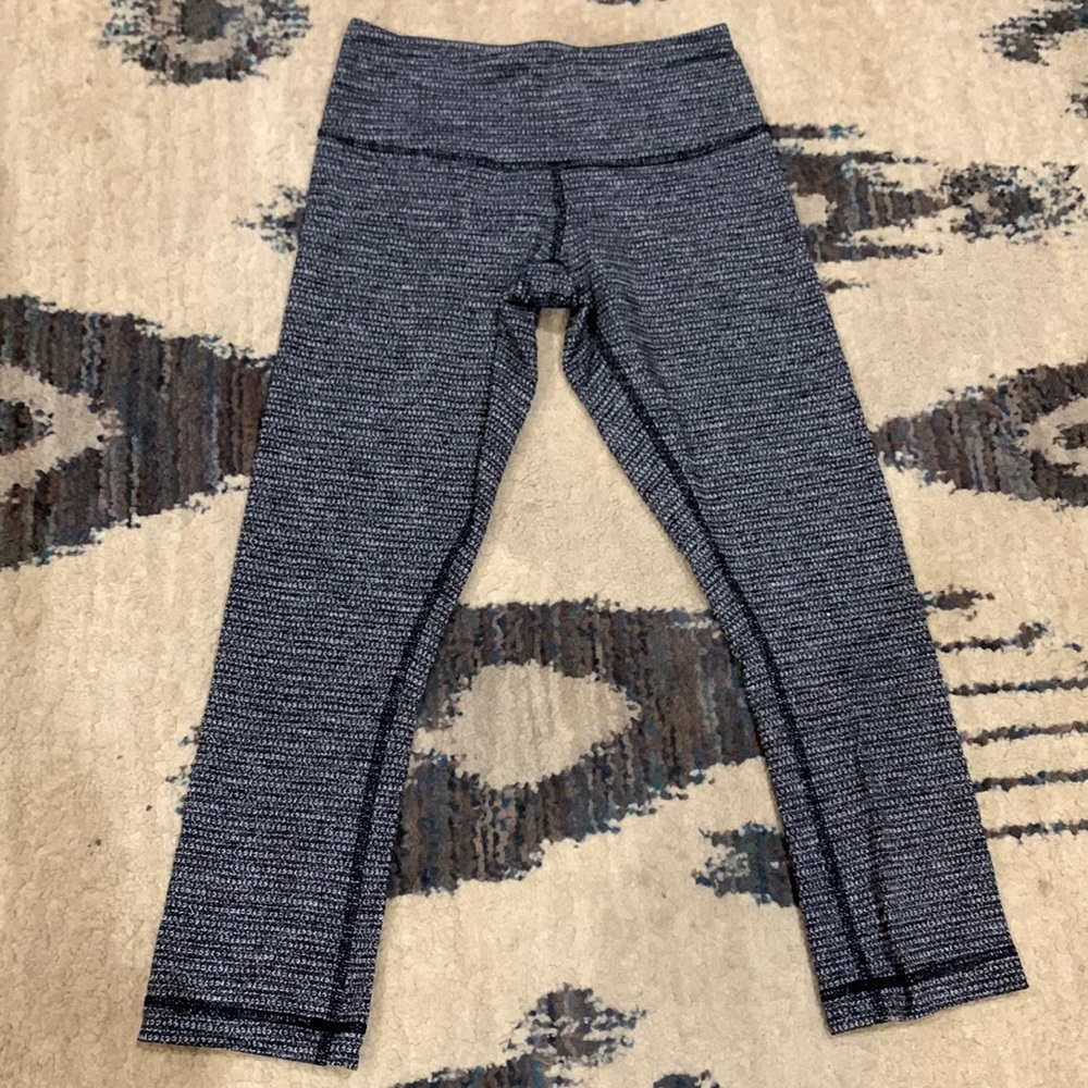 Lululemon cropped leggings. Size 4. Great condition!